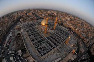 كربلاء:أنجاز عمليات رفع ونصب الهياكل الحديدية الخاصة بمشروع توسعة حرم أبي الفضل العباس (مصور)