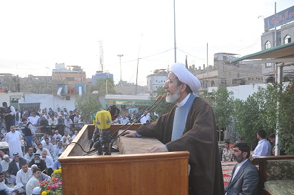 صلاة العيد بإمامة الشيخ حبيب الكاظمي في منطقة بين الحرمين وسط كربلاء (تقرير مصور)