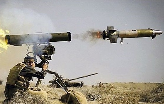 اليمنيون ينشرون مشاهد قصف البارجة السعودية التي اغرقت