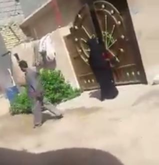 بالفيديو: متسولون اجانب يجوبون احياء كربلاء