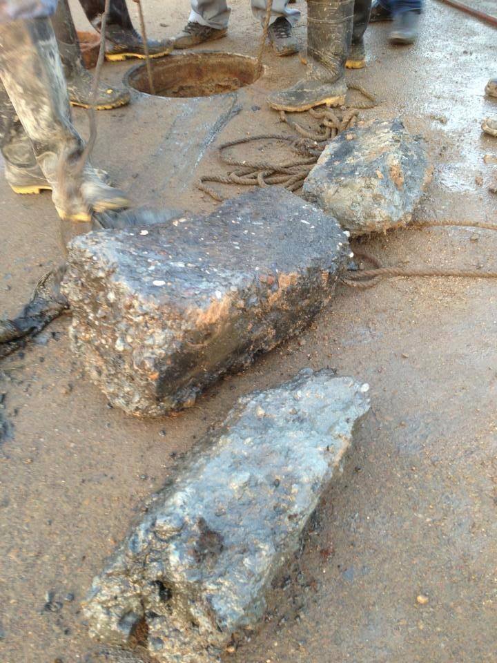 صورة للصخور التي اغلقت مجاري بغداد وصرح بها نعيم عبعوب