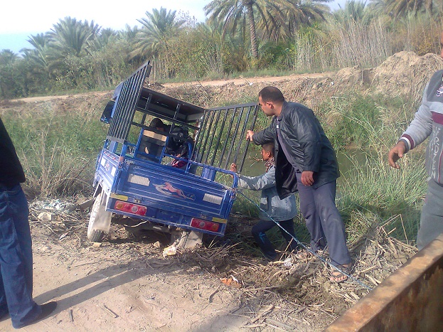 بالصور :منطقة الاودي تشهد حوادث كثيرة بسبب ضيق الشارع ووجود مبزل آسن