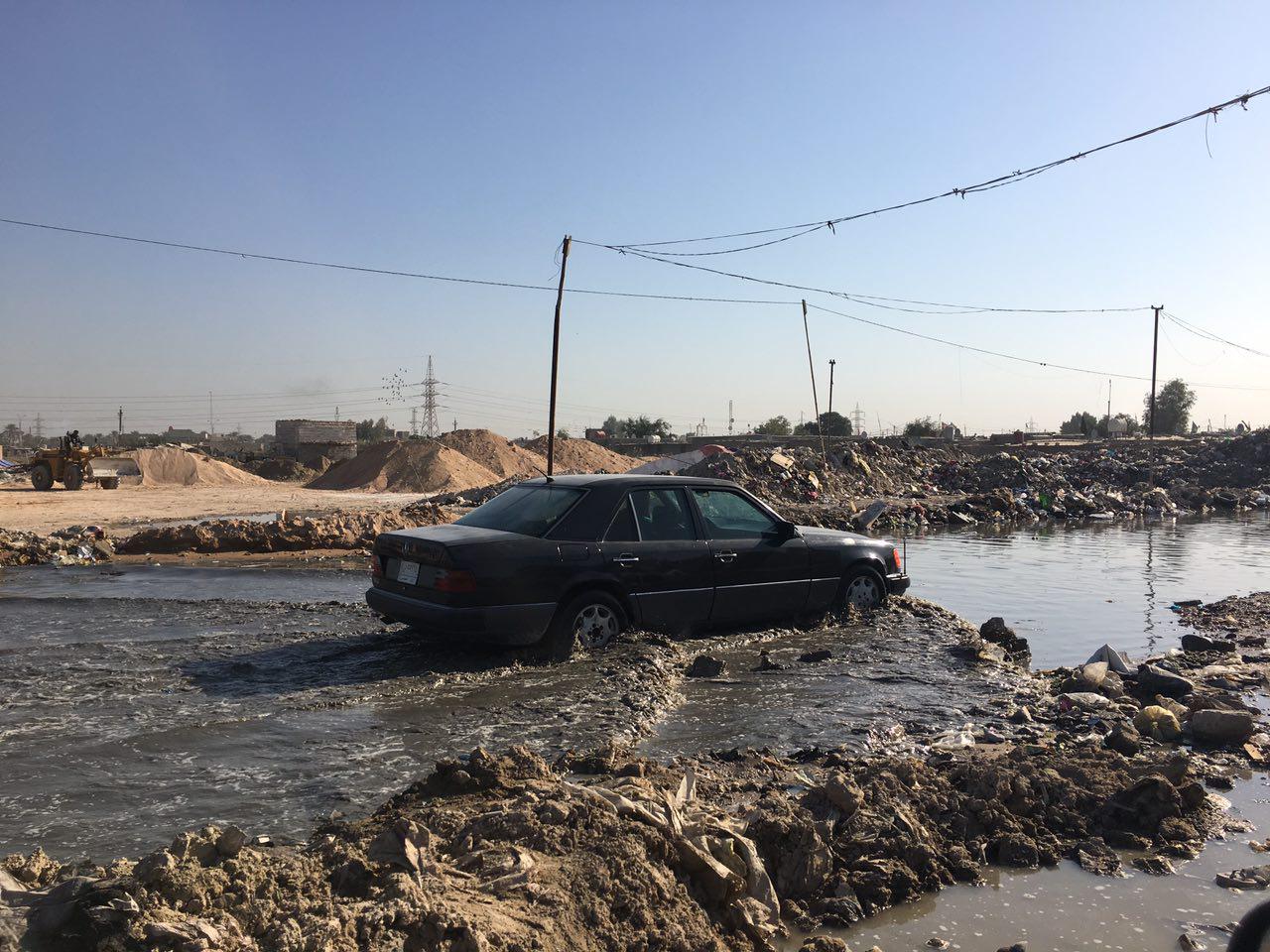 بالصور: مدخل "الحي الصناعي" في كربلاء .. ازمة قبل بدء موسم الامطار !