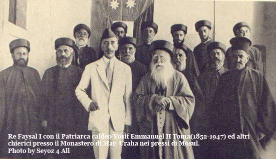صورة من الارشيف :الملك فيصل الاول مع جمع من رجال الدين المسيحي في الموصل