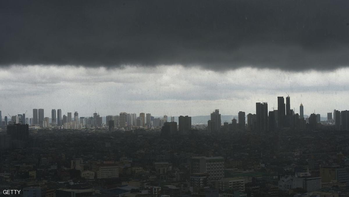 إعصار "نوك تن" يضرب وسط الفلبين ويقطع الكهرباء