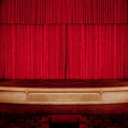 كربلاء تحتفل باليوم العالمي للسلام بعرض مسرحية (ثورة السلام)