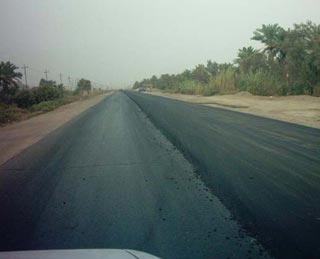 انجاز نسب متقدمة من صيانة طريق كربلاء –رزازة – عين التمر