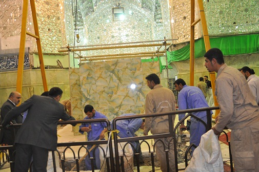 تقرير مصور من داخل حرم الامام الحسين لاليات عمل تركيب الشباك الجديد