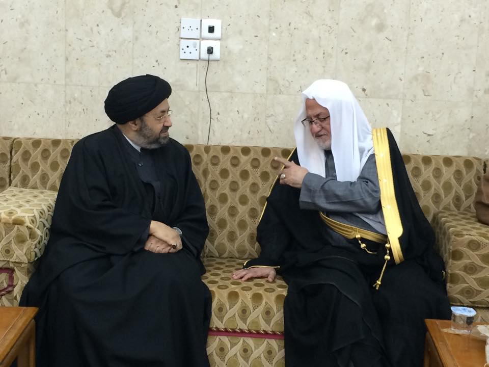 بالصورة:رئيس ديوان الوقف الشيعي يزور عائلة الفقيد العلامة السيد علي الموسوي في البصرة