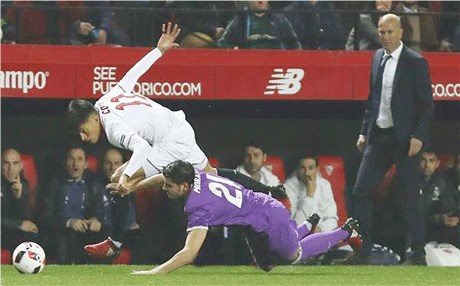 مهاجم ريال مدريد يفكر بالرحيل بسبب زيدان