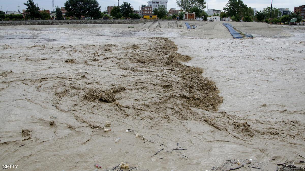 "الأمطار" تدمر مئات المنازل في إيران