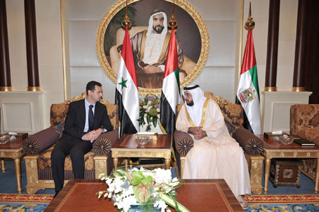 الإمارات تبعد سوريين شاركوا بتظاهرة ضد الأسد