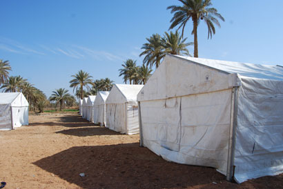 قضاء الهندية بكربلاء يشهد عمليات هدم ابنية مدرسية لتجديدها وطلبتها يدرسون بخيام (مصور)