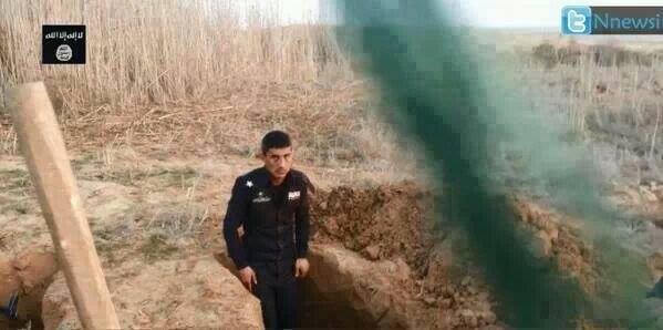 صورة شهيد عراقي حفر قبره بنفسه ووقف ينظر الى قاتيله من عصابات داعش بكل شجاعة وبطولة قبل اعدامه بلحظات