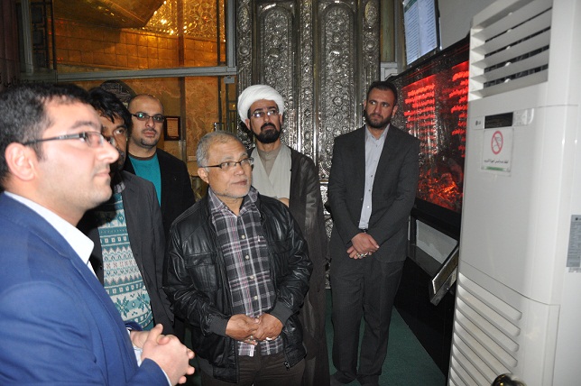 بالصور:وفد من ماليزيا يزور مرقد الامام الحسين ومتحفه