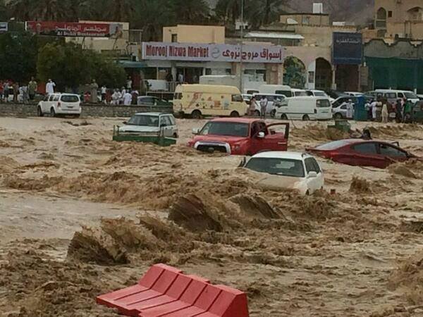 تقرير مصور للامطار الغزيرة والسيول التي اجتاحت سلطة عمان وداهمت المنازل