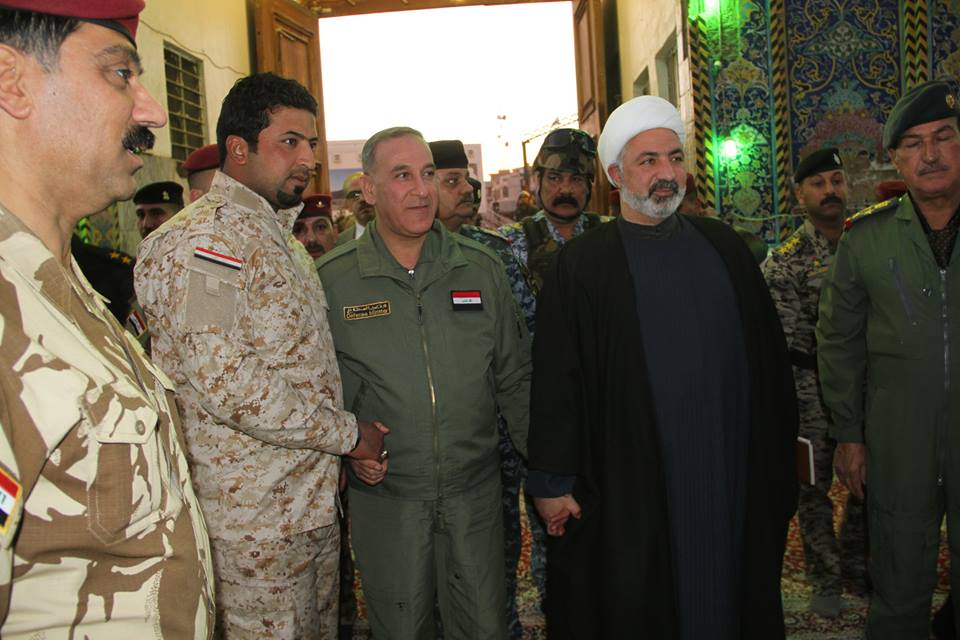 بالصور : زيارة وزير الدفاع خالد العبيدي الى مرقد الإمامين العسكريين (ع) في سامراء