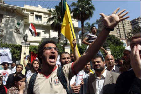 طرد القنصل السعودي من السويس بمصر