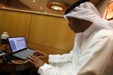 42 % من الإماراتيين يفضلون التسوق عبر الإنترنت