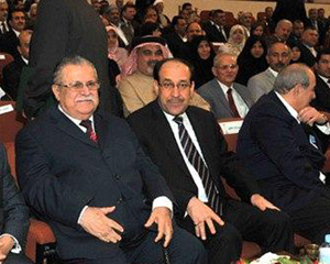 ما بين الجلوس على طاولة الحوار العراقي  والترقب لما ستؤول إليه الأحداث ...أصداء وشعارات مقلية بالزيت الطائفي