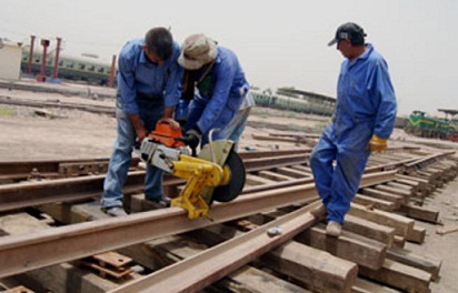 انجاز مد خط سكة حديد قطاع ديوانية بني مدين