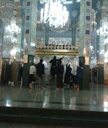 العراقيون يتشرفون بخدمة مرقد العقيلة زينب في دمشق (تقرير مصور)