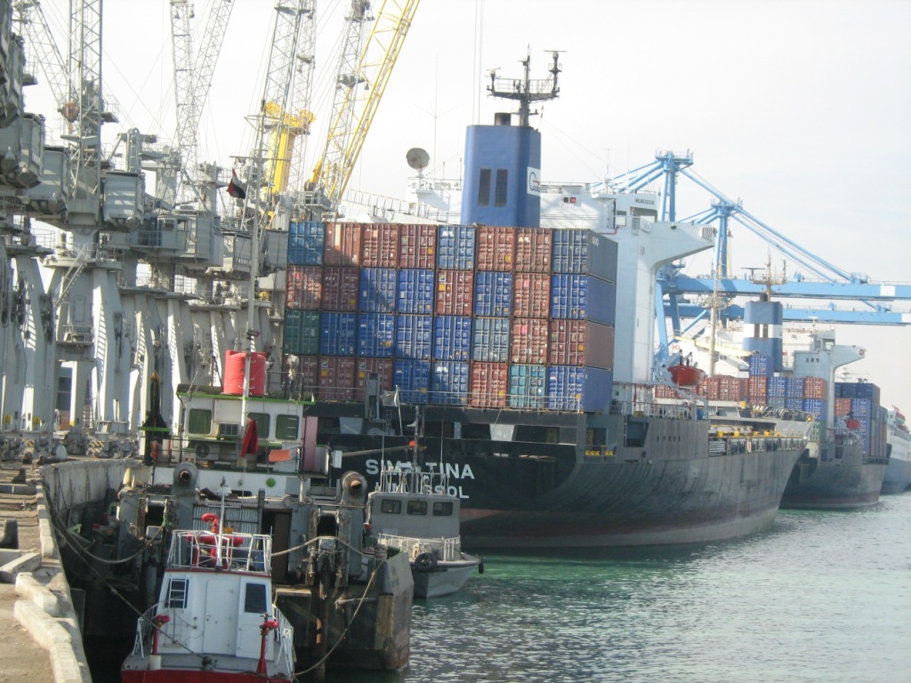 ثلاث بواخر بريطانية وسنغافورية وإيرانية  تصل ميناء ام قصر التجاري