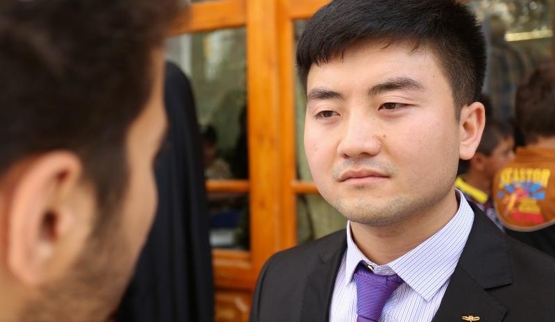 مستبصر صيني يقترن بفتاة نجفية ويعقد قرانه في صحن الإمام علي بن أبي طالب(ع)