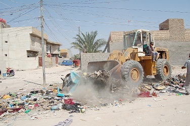بلدية كربلاء المقدسة تعمل بآليات مؤجرة للتنظيفات