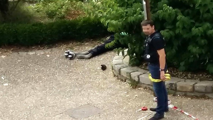 الإعلام الفرنسي يعرض صور ذباح كاهن الكنيسة