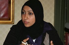 مصر تمنع الناشطة البحرينية المعارضة  زينب الخواجة من دخول البلاد وتحتجزها بالمطار