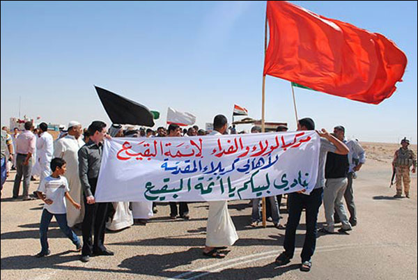 مثقفون ورجال دين يعتصمون  قرب الحدود السعودية يطالبون بإعادة بناء مراقد البقيع  (مصور)