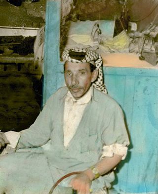 صورة ارشيفية نادرة للمنشد الراحل (حمزة الزغير) في ستينات القرن الماضي