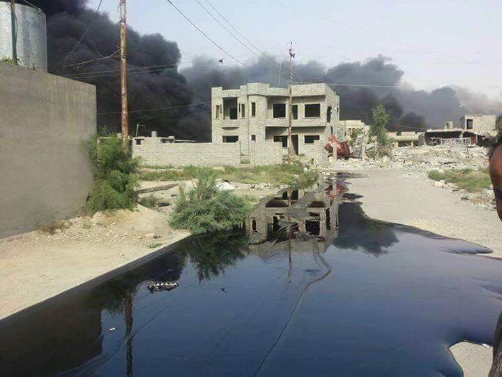 بالصور: داعش يهدد بحرق القيارة ويحول شوارعها الى  أنهار من النفط