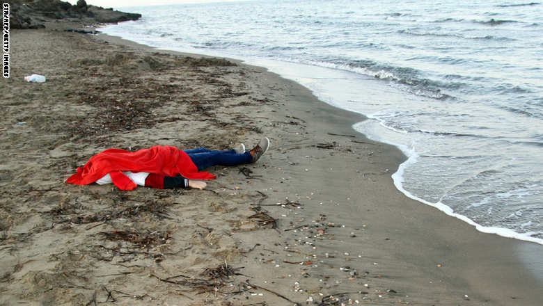 وفاة 17 مهاجرا بعد غرق قارب يقل 37 شخصا قبالة سواحل بودروم التركية