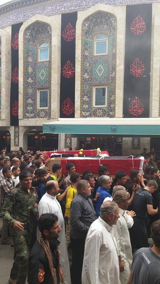 كربلاء :تشييع شهداء فرقة العباس القتالية التابعة للعتبة العباسية وممثل المرجع السيستاتي يصلي على جثامينهم(مصور)