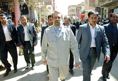 لاريجاني يصل النجف وسيلتقي بعدد من المراجع الدينية