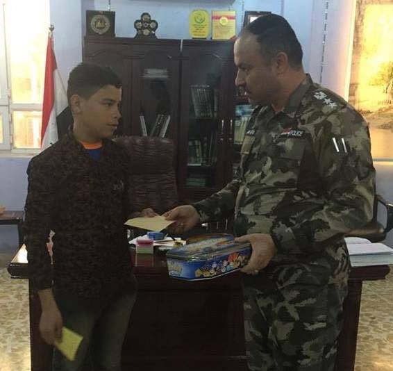 بالفيديو: قائد شرطة النجف يأمر بتوقيف منتسب وتحويله للتحقيق بسبب تجاوزه على طفل يبيع المعجنات