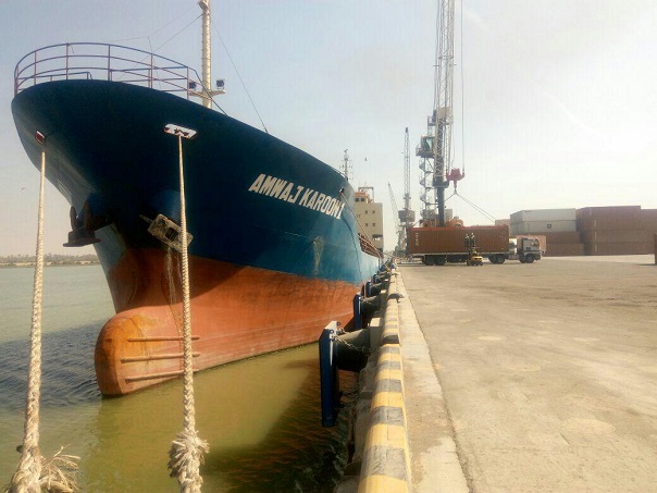 ميناء ام قصر يستقبل ست بواخر