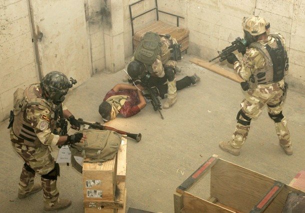 الجيش العراقي يغرق 4 زوارق محملة بالأسلحة وأنباء عن مقتل الجبوري قائد داعش في الموصل