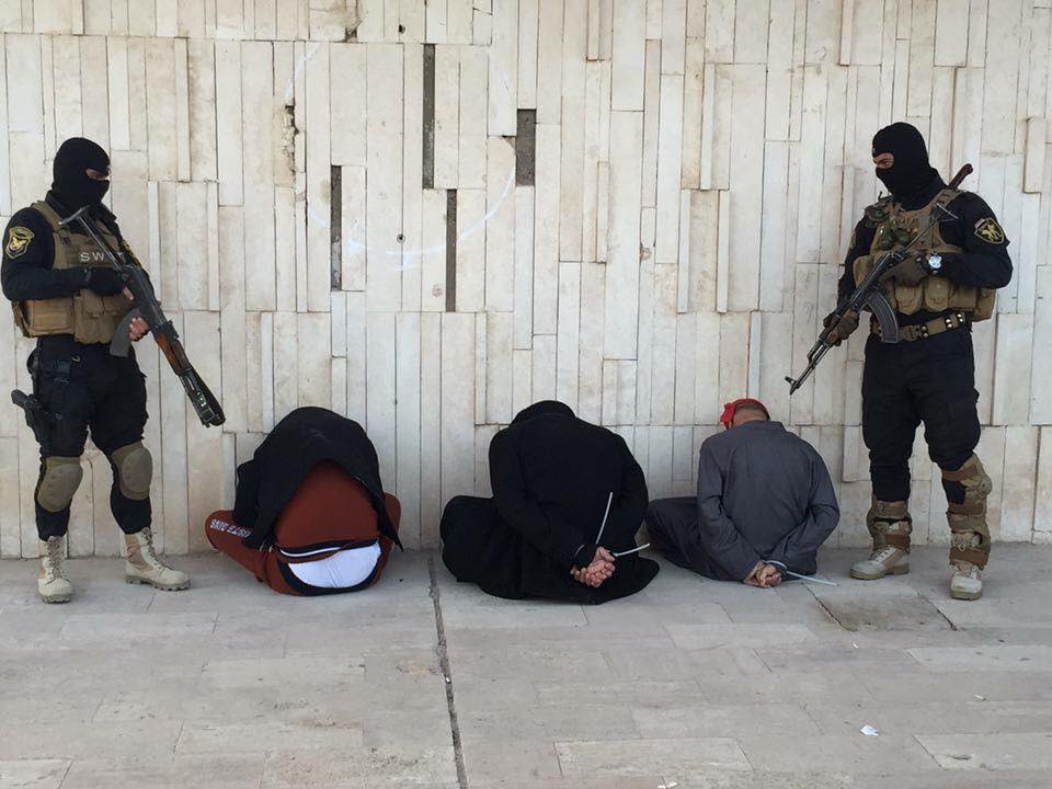 بالصور: خلية الصقور الاستخبارية تعلن عن اعتقال عصابة للسطو المسلح يقودها مقدم شرطة في البصرة