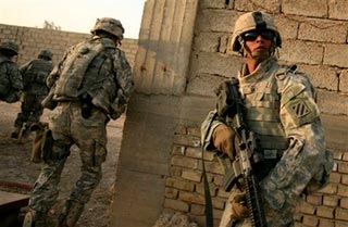 القوات الامريكية تغلق مداخل مدينة الصدر وحالة من التذمر بين المواطنين