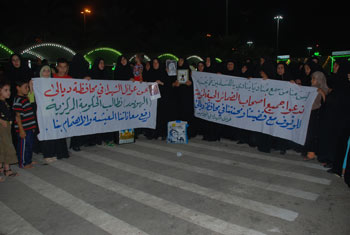 تظاهرة سلمية لعوائل شهداء منطقة الهويدر في محافظة ديالى في بين الحرمين الشريفين بكربلاء