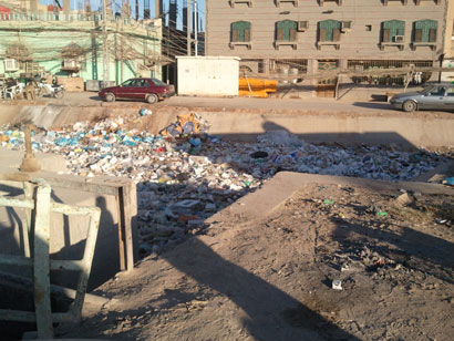 تقرير مصور عن مخلفات القطوعات المرورية بالطرق والنفايات المنتشرة بمركز كربلاء بعد زيارة الاربعين