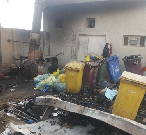 بالصور :مخاوف من تلوث بيئي من داخل مستشفيات كربلاء بسبب محارق النفايات وحرق الاعضاء البشرية داخل المستشفيات