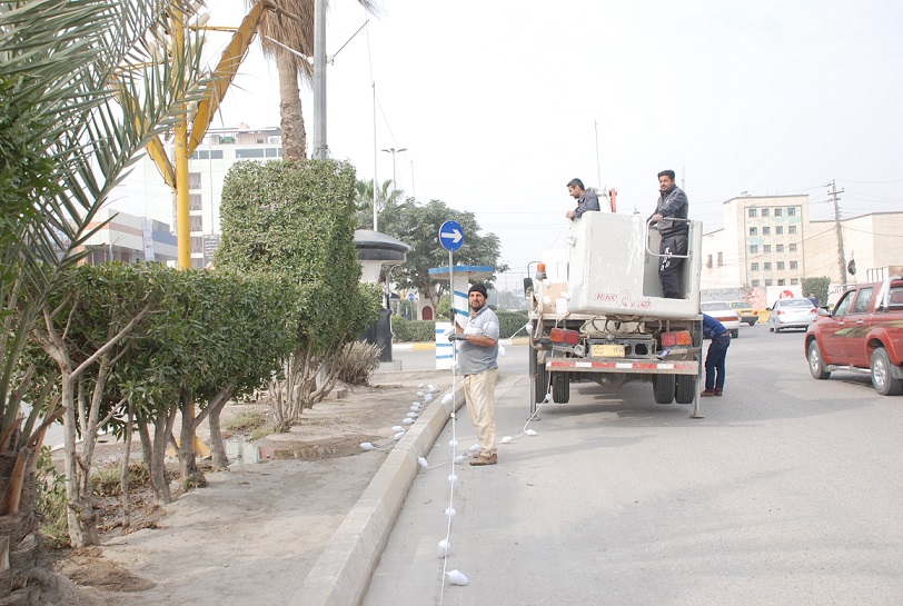بالصور:بلدية كربلاء المقدسة تباشر بعمل نشرات ضوئية لجمالية المدينة