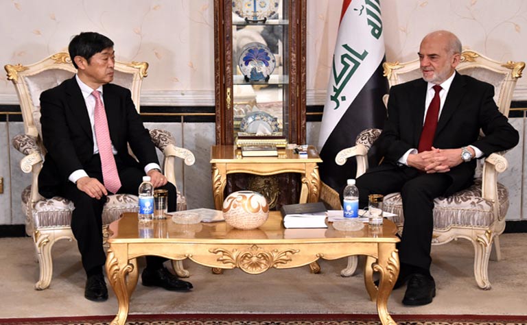 وزير الخارجية العراقي يلتقي مسؤولا يابانيا