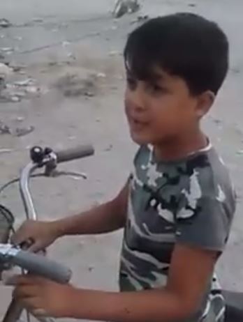 بالفيديو: طفل من ناحية العلم ينشد شعرا لانتصارات الجيش العراقي والحشد الشعبي