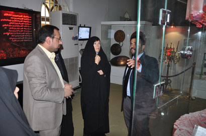 سفيرة استراليا ببغداد تتجول باروقة متحف العتبة الحسينية المقدسة (مصور)