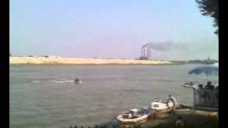 غرق مطعم عائم على نهر دجلة وفيه قرابة 100 شخص بينهم اطفال